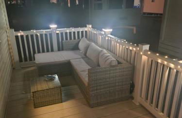 Spacious 6 Berth Caravan with Decking - Photo 10