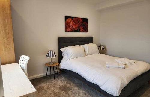 Hazel 1-Bedroom Flat, Parking, WiFi, Netflix, Prime location - Foto 8