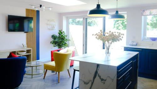 The Wave Cottage - 3 Bedroom with off road Parking for 3 Cars or Vans & EV point - Foto 5