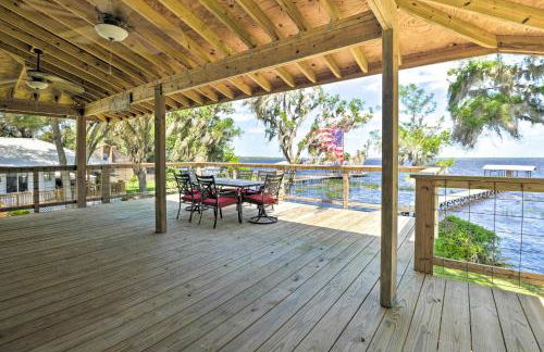 Renovated Crescent Lake Escape with Waterfront Deck! - Foto 21