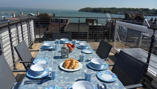 Penderic - 3 Bedroom Cowes Stay with Balcony & Panoramic Solent Views Close to Shops, Cafés, Sailing Clubs & Beach - Foto 5
