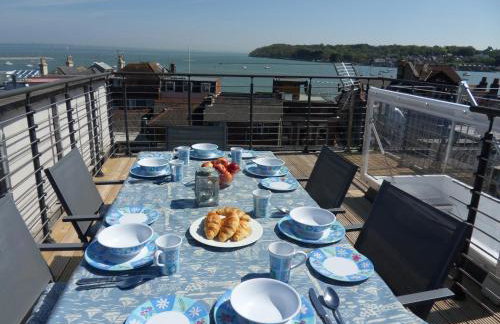 Penderic - 3 Bedroom Cowes Stay with Balcony & Panoramic Solent Views Close to Shops, Cafés, Sailing Clubs & Beach - Foto 17
