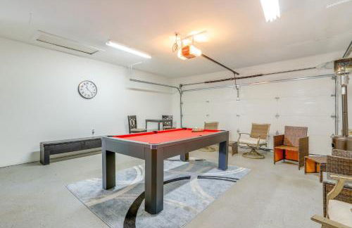 Deck and Game Room Family Home in Stockbridge! - Foto 31