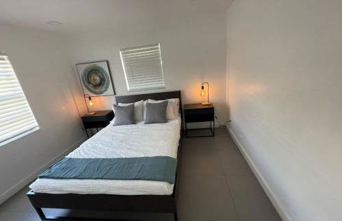 Stylish Pool Home - Photo 17