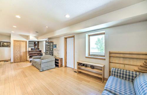 Lakefront Country Home with Waterslide and Trampoline! - Foto 14