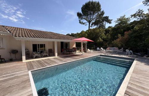 Villa spacieuse avec piscine chauffée, jardin et terrasse à Petit-Piquey - FR-1-736-9 - Foto 1