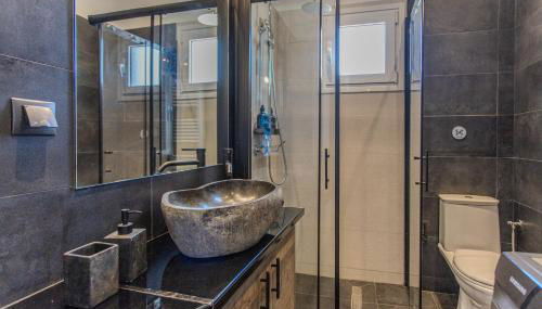 INFINITY BLUE - Photo 3, Shower