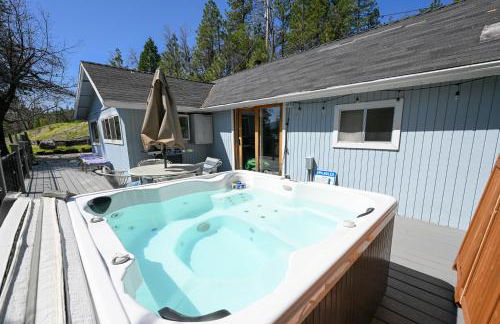 Near Yosemite Bass Lake Cabin with Hot Tub, Lake View, Pet Friendly - Photo 39