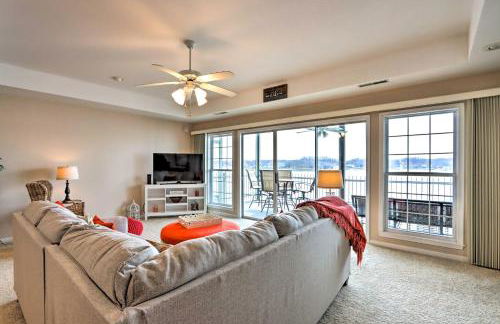 Pool Access Waterfront Lake Ozark Condo with Patio - Foto 9