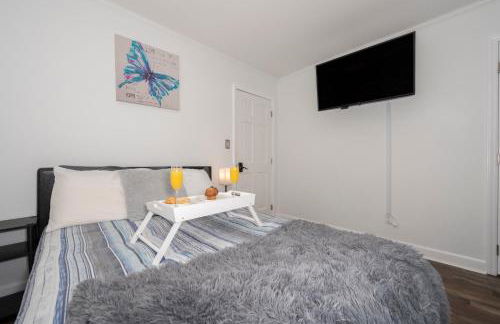 Kernersville King Beds Hot Tub Arcade Firepit - Photo 17