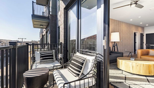 Prime Walkable Midtown Location, Pool, Gym Outlaw's Den by Avantstay - Foto 3, Innenbereich