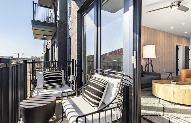 Prime Walkable Midtown Location, Pool, Gym Outlaw's Den by Avantstay - Foto 3