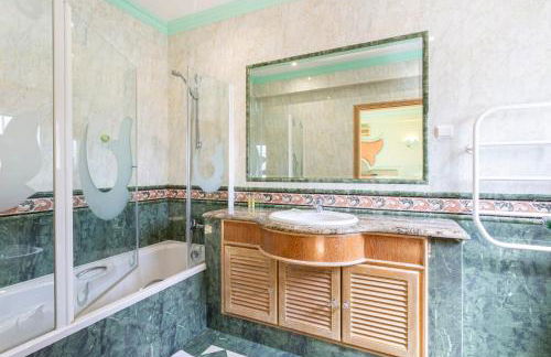 Exceptional Villa with Pool, Tennis Court, Games Room - Foto 28