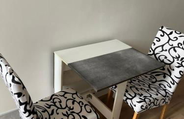 T2 Cosy, agréable fonctionnel et douillet, 1 lit 140 et un BZ , Wifi gratuit, boîte à clés, proche commerces et gare routière - Foto 6