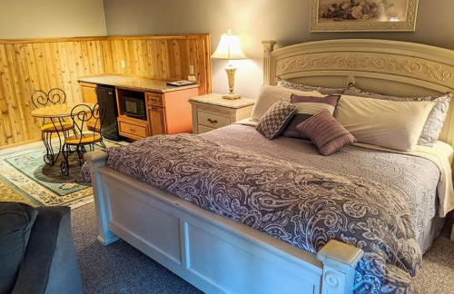 Springbrook Inn East Room - Photo 6