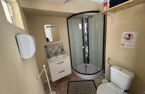 Studio à Le Boulou centre ville- pour 2 - petit prix- Juillet-aout réservation d'1 semaine minimum-check in 17-19h - Foto 7