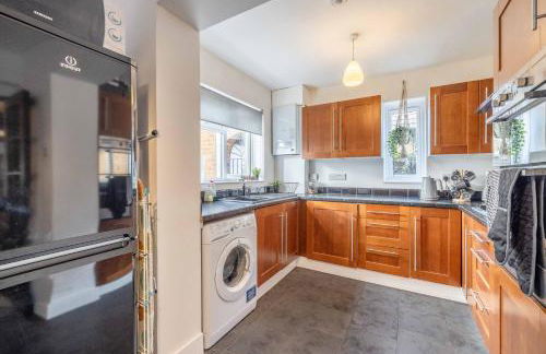 COSY HOME NEAR DORNEY, WINDSOR & Free Parking - By Tempstay - Foto 18