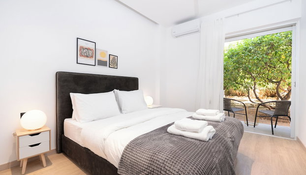 Stylish Apartment in Athens Riviera with Outdoor Patio - Foto 5, Habitación