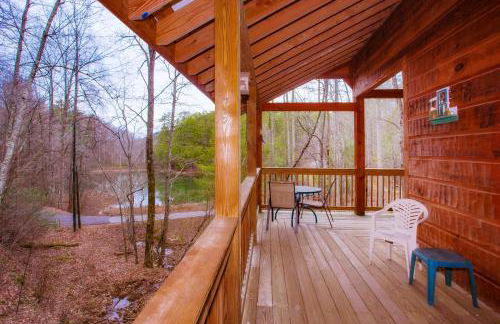 Alpine Joy-Hot Tub, Pond Access ,Cozy Cabin Retreat in the Smokies - Foto 7