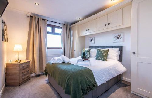 Cosy Countryside Hot Tub Retreat! Fully Central Heated with FREE Parking - Foto 4