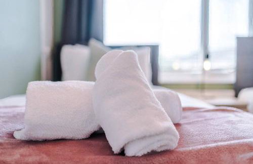 Classic 4 Bedroom House in Wirral with WiFi & Parking Sleeps 9 by PureStay - Foto 36