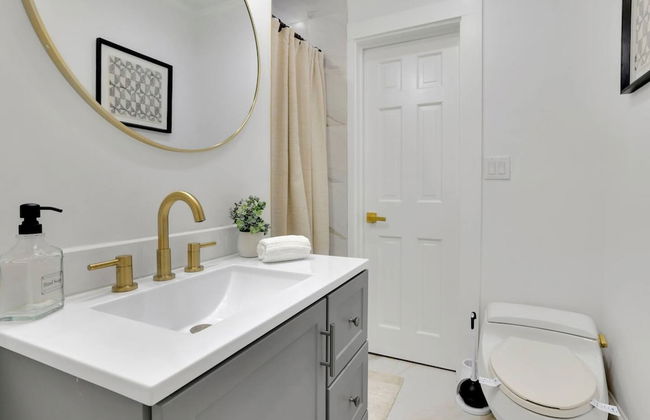 Luxury 7BR Buckhead Oasis w Pool Gameroom Firepit - Foto 13