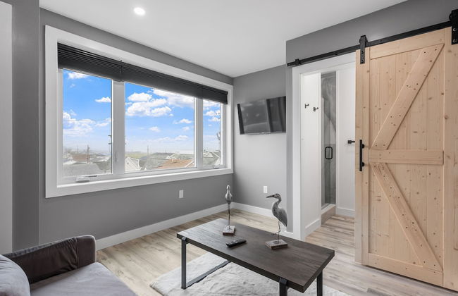 New Luxury 4 Bed Condo Perfect for Winter Rental - Photo 16