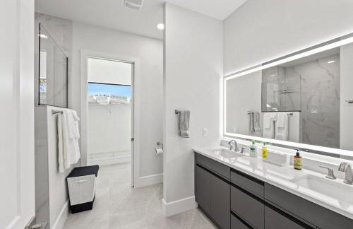 Modern Waterfront Bliss - Foto 16