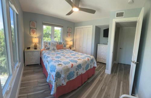 Coconut Castaway - Ocean Views, Walk to Beach, Golf Cart, Club Pool - Photo 14