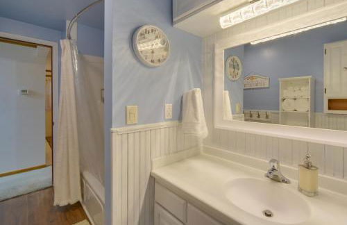 Hermantown Home with Decks, Grill and Hot Tub! - Foto 15