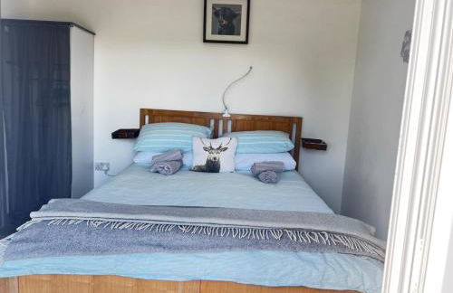 Plumstone view hot tub lodge in Pembrokeshire - Photo 16