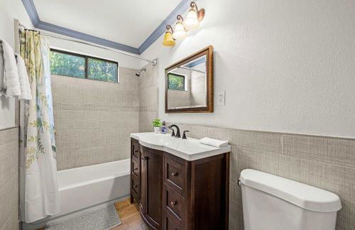 Spacious Retreat w Large Kitchen & Outdoor Patio - Photo 70