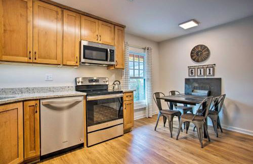 Walk to Main Street Eats Remodeled Saluda Apt - Foto 8