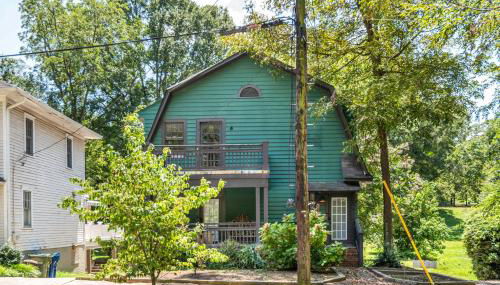 Lion's Lair - Photo 5