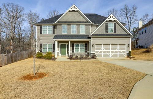 Patio with Fireplace Spacious Sharpsburg Home! - Foto 1