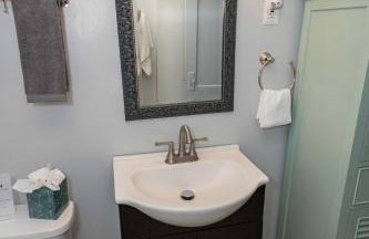 Bright and Sunny Springfield Carriage House - Photo 24