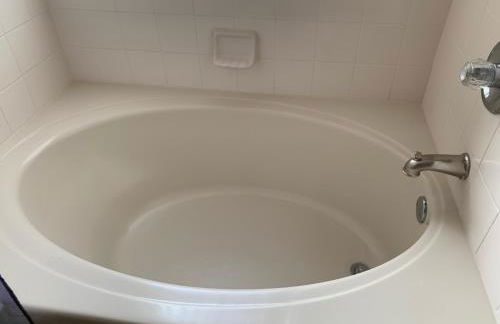 Spacious 4 BR Townhouse with 2 King Size Master Bedrooms, 3 miles to Disney, Free WiFi and Free Parking - Foto 27