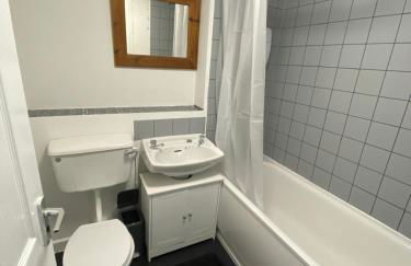 Luxury-Style Retreat in a Quiet Village - Foto 13