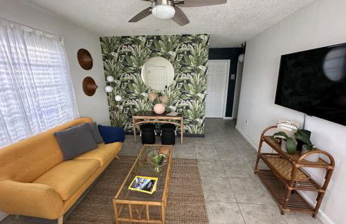 Miami's Cozy Tropical Getaway - Photo 2