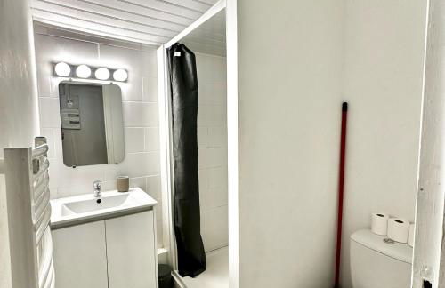 Studio Lumineux & Spacieux, Tout Neuf, Grand Lit - Foto 15