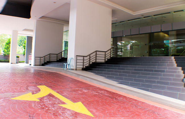 Crest Residence - Photo 2