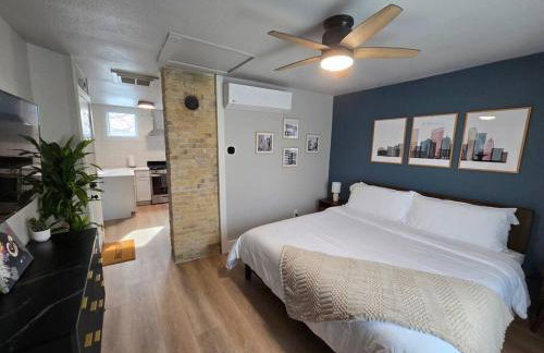 Whole house in Walker's Point + Parking + A/C - Foto 16