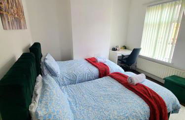 Business Friendly 2BR House Sleeps 5, Wi-Fi, Workspace & Free Parking - Foto 22