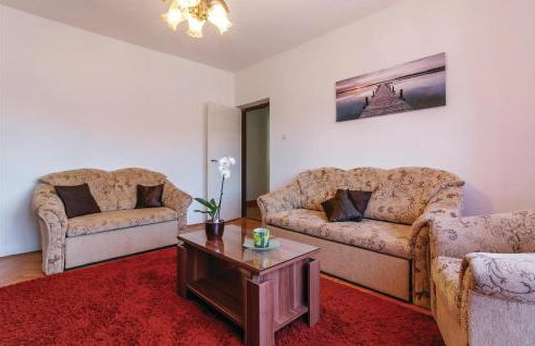 3 Bedroom Stunning Home In Modric - Photo 16