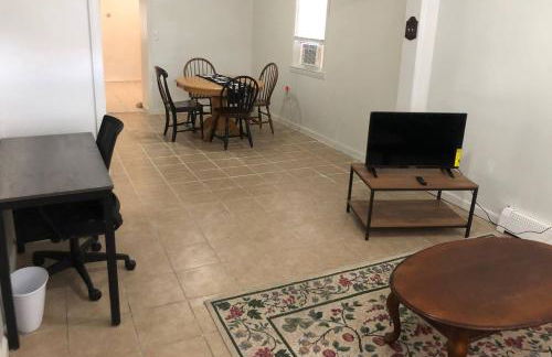 Private 3 bedroom and 1 bathroom house, direct NYC Manhattan train a 15 minute walk away, MetLife Stadium FIFA World Cup 35 minutes away - Foto 4