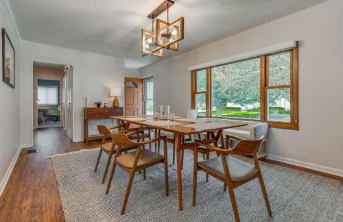 Beautiful 3BR Home Near Lake MI - Photo 32