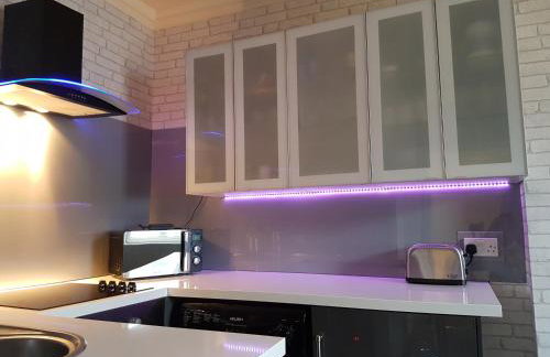 Modern Broughton Apartment - Walk to City Centre and St James Quarter - Foto 26