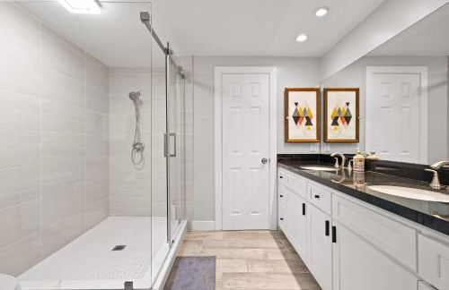 Serene Hilltop Oasis Above the City w Private Pool - Foto 47