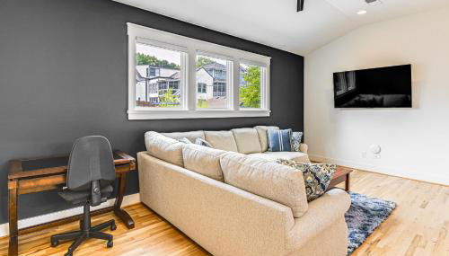 12 South Neighborhood Home with Modern Flair! - Foto 2