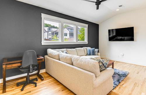 12 South Neighborhood Home with Modern Flair! - Foto 2